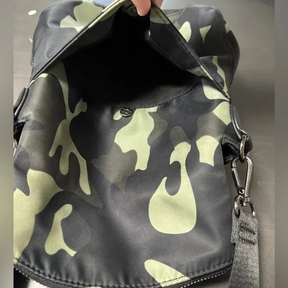 Urban Expressions Nylon Convertible Foldover Crossbody Bag Camouflage Travel - Picture 9 of 14